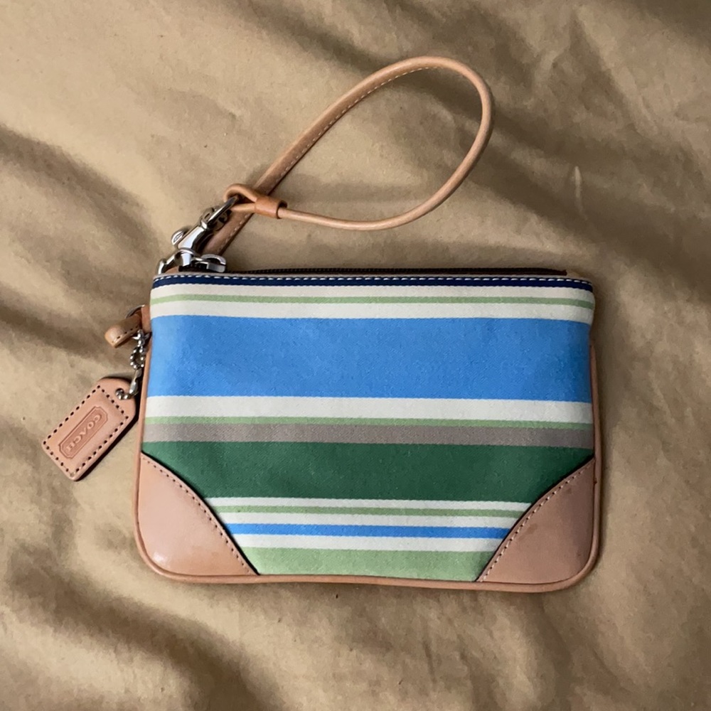 Coach summertime bucket bag and wristlet - Picture 2 of 12